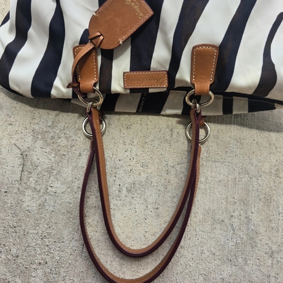 VTG Dooney & Bourke Zebra Print Tote Bag Nylon Leather Trim White Black Brown - Picture 10 of 15